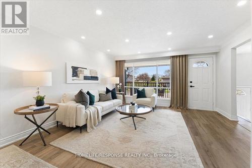 291 Thrace Avenue, Mississauga, ON - Indoor Photo Showing Living Room