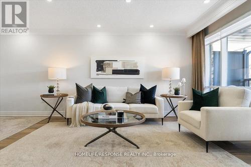 291 Thrace Avenue, Mississauga, ON - Indoor Photo Showing Living Room