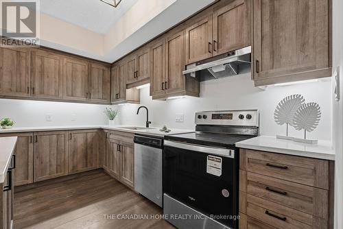 81 - 25 Isherwood Avenue, Cambridge, ON - Indoor Photo Showing Kitchen With Stainless Steel Kitchen With Upgraded Kitchen