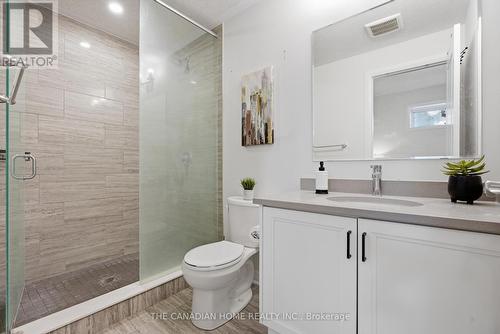 81 - 25 Isherwood Avenue, Cambridge, ON - Indoor Photo Showing Bathroom
