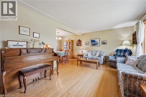 39 Charlotte Crescent, Kitchener, ON - Indoor Photo Showing Living Room