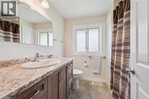 39 Charlotte Crescent, Kitchener, ON - Indoor Photo Showing Bathroom