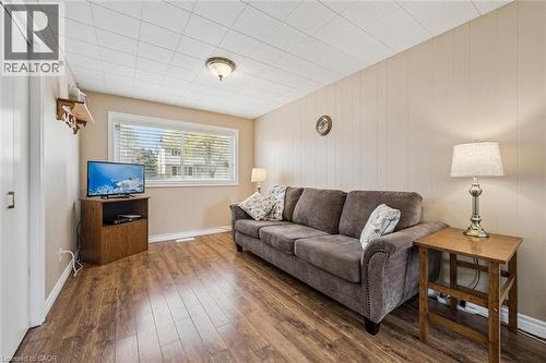 39 Charlotte Crescent, Kitchener, ON - Indoor Photo Showing Living Room