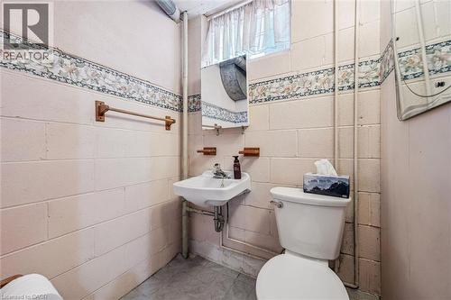 39 Charlotte Crescent, Kitchener, ON - Indoor Photo Showing Bathroom