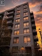 1114 - 812 LANSDOWNE AVENUE Toronto, ON M6H 4K5