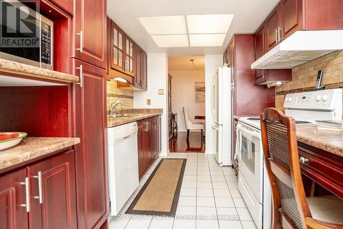 802 - 20 Cherrytree Drive, Brampton, ON - Indoor Photo Showing Kitchen