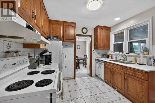 186 Seneca Avenue, Hamilton, ON - Indoor Photo Showing Kitchen With Double Sink