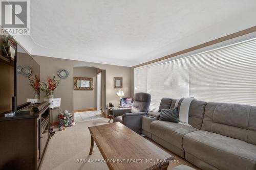 186 Seneca Avenue, Hamilton, ON - Indoor Photo Showing Living Room