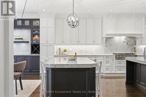 4180 Lakeshore Road, Burlington (Shoreacres), ON - Indoor Photo Showing Kitchen With Upgraded Kitchen