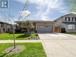 32 HARBRITE DRIVE  Hamilton, ON L8G 4G5