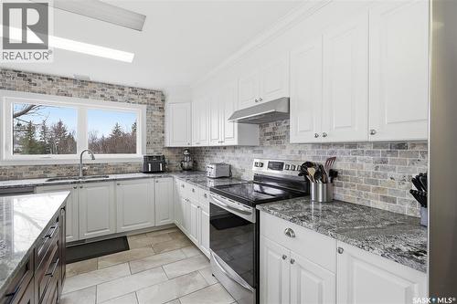 404 Dalgliesh Drive, Regina, SK - Indoor Photo Showing Kitchen With Upgraded Kitchen