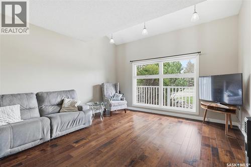 404 Dalgliesh Drive, Regina, SK - Indoor Photo Showing Living Room