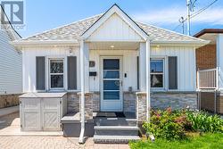 71 BELAND AVENUE N  Hamilton, ON L8H 6C2