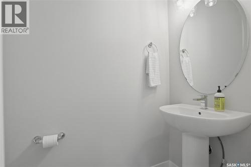 246 Aniskotaw Manor, Saskatoon, SK - Indoor Photo Showing Bathroom