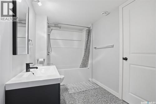 246 Aniskotaw Manor, Saskatoon, SK - Indoor Photo Showing Bathroom