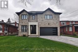 222 CONNAUGHT AVENUE Toronto, ON M2M 1H5
