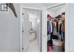 Walk-in closet & Ensuite - 