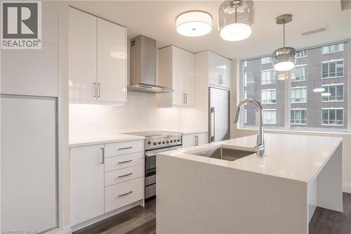 500 Brock Avenue Unit# 808, Burlington, ON - Indoor Photo Showing Kitchen With Upgraded Kitchen