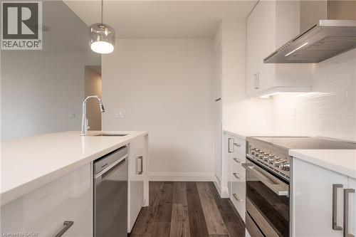 500 Brock Avenue Unit# 808, Burlington, ON - Indoor Photo Showing Kitchen With Upgraded Kitchen