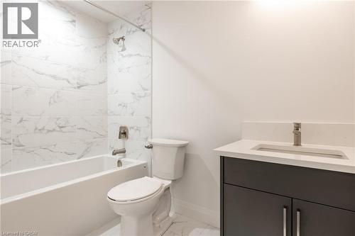 500 Brock Avenue Unit# 808, Burlington, ON - Indoor Photo Showing Bathroom