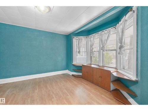 11038 84 Av Nw, Edmonton, AB - Indoor Photo Showing Other Room