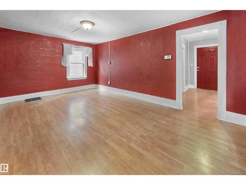 11038 84 Av Nw, Edmonton, AB - Indoor Photo Showing Other Room