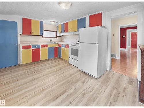 11038 84 Av Nw, Edmonton, AB - Indoor Photo Showing Kitchen