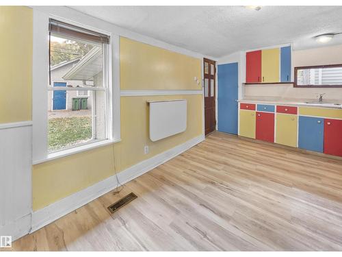 11038 84 Av Nw, Edmonton, AB - Indoor Photo Showing Other Room