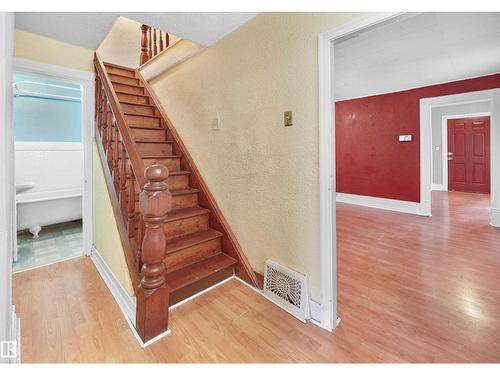 11038 84 Av Nw, Edmonton, AB - Indoor Photo Showing Other Room