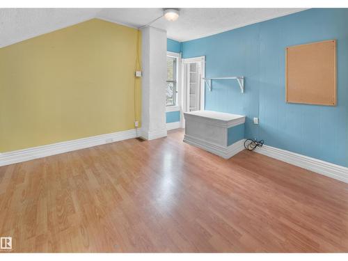 11038 84 Av Nw, Edmonton, AB - Indoor Photo Showing Other Room