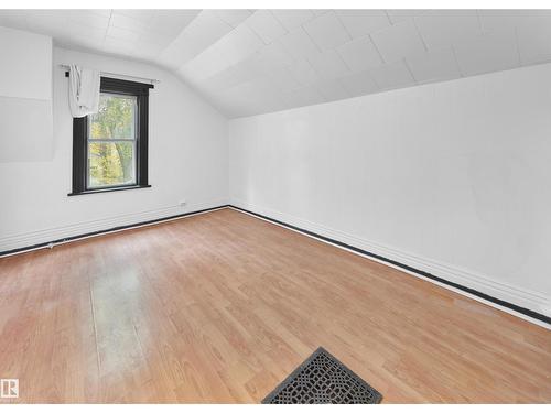 11038 84 Av Nw, Edmonton, AB - Indoor Photo Showing Other Room
