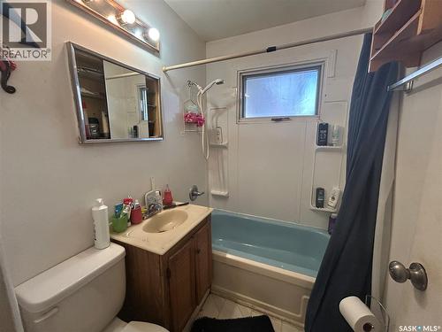 514 W Avenue S, Saskatoon, SK - Indoor Photo Showing Bathroom
