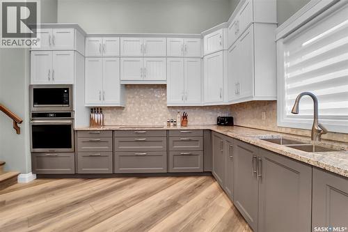 303 Brookmore Crescent, Saskatoon, SK - Indoor Photo Showing Kitchen With Double Sink