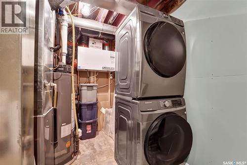 303 Brookmore Crescent, Saskatoon, SK - Indoor Photo Showing Laundry Room