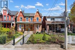 40 HALTON STREET Toronto, ON M6J 1R3