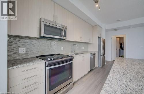 85 W Duke Street W Unit# 908, Kitchener, ON - Indoor Photo Showing Kitchen
