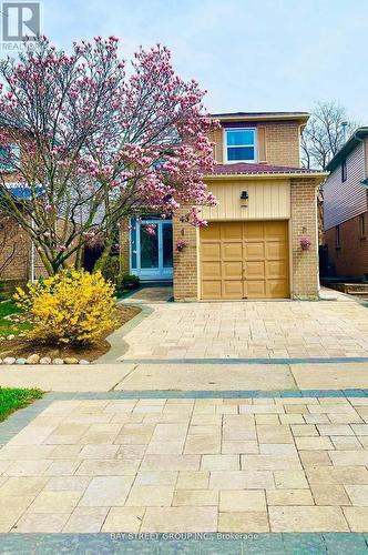 43 BLUESKY CRESCENT  Richmond Hill, ON L4C 8J2