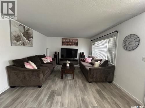 2007 Mayfair Bay, Estevan, SK - Indoor Photo Showing Living Room