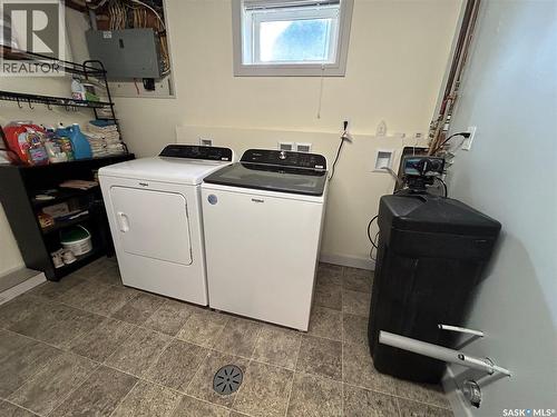 2007 Mayfair Bay, Estevan, SK - Indoor Photo Showing Laundry Room