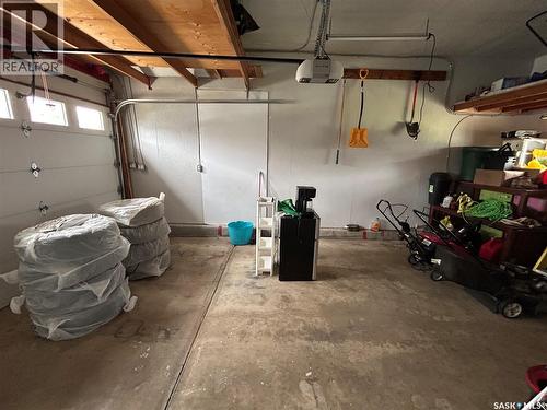 2007 Mayfair Bay, Estevan, SK - Indoor Photo Showing Garage