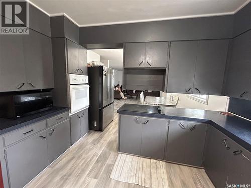 2007 Mayfair Bay, Estevan, SK - Indoor Photo Showing Kitchen