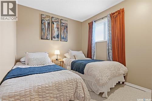 16 425 Pinehouse Drive, Saskatoon, SK - Indoor Photo Showing Bedroom