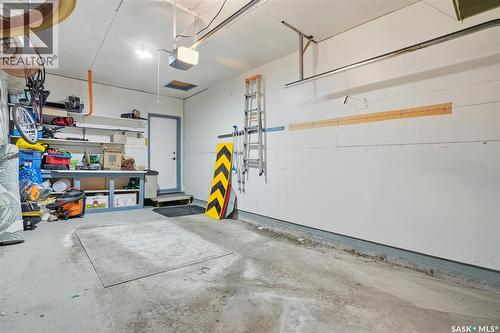 16 425 Pinehouse Drive, Saskatoon, SK - Indoor Photo Showing Garage