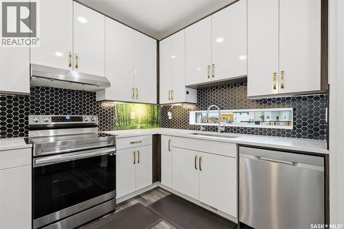 671 Underhill Road, Saskatoon, SK - Indoor Photo Showing Kitchen With Upgraded Kitchen
