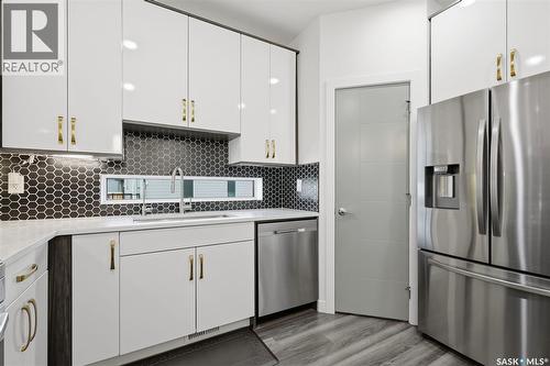 671 Underhill Road, Saskatoon, SK - Indoor Photo Showing Kitchen With Stainless Steel Kitchen With Upgraded Kitchen