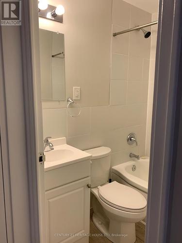 10 - 51 Chesterfield Avenue, London South (South J), ON - Indoor Photo Showing Bathroom