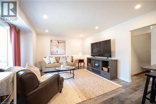 18 Armstrong Avenue, Hamilton, ON - Indoor Photo Showing Living Room