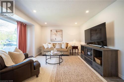 18 Armstrong Avenue, Hamilton, ON - Indoor Photo Showing Living Room
