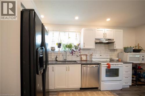 18 Armstrong Avenue, Hamilton, ON - Indoor Photo Showing Kitchen