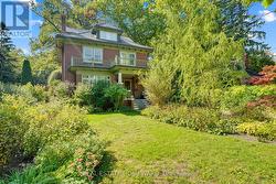 32 HOLLYWOOD CRESCENT Toronto, ON M4L 2K5